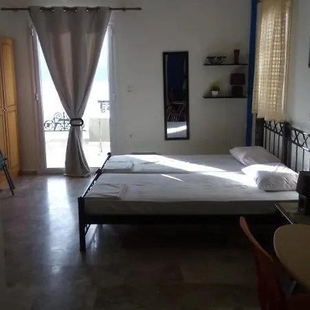 Hostel John Galouzis