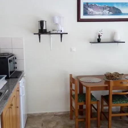 Hostel John Galouzis