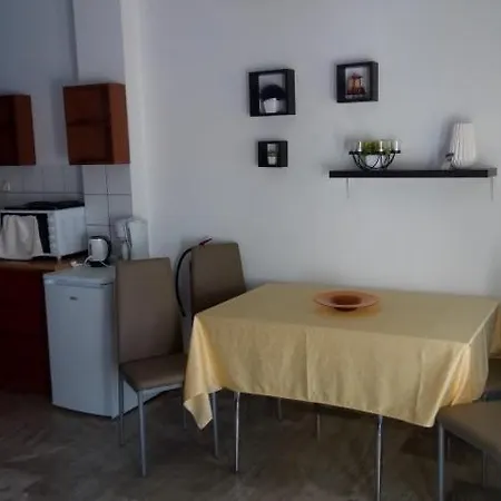 Hostel John Galouzis Myrties