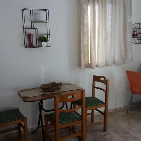 Hostel John Galouzis *