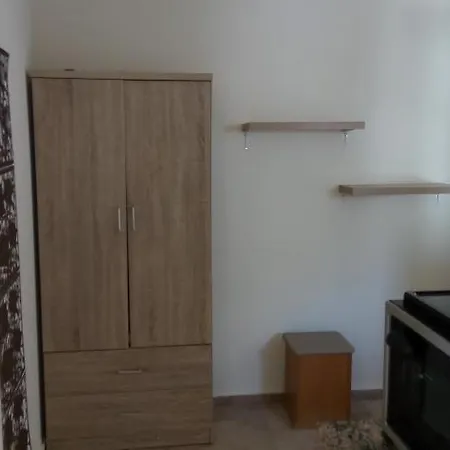 Hostel John Galouzis *