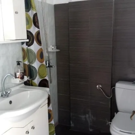 Hostel John Galouzis