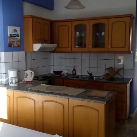 Hostel John Galouzis Myrties