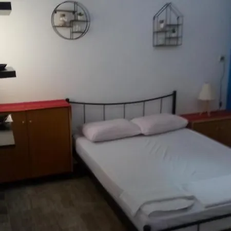 Hostel John Galouzis