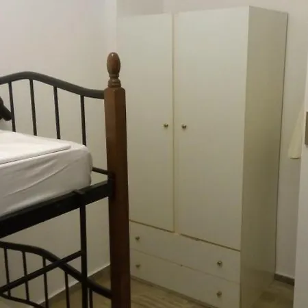 Hostel John Galouzis Myrties