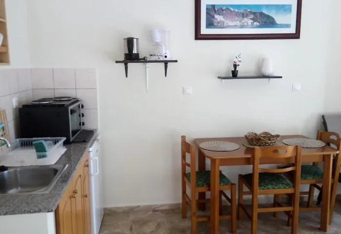 Hostel John Galouzis