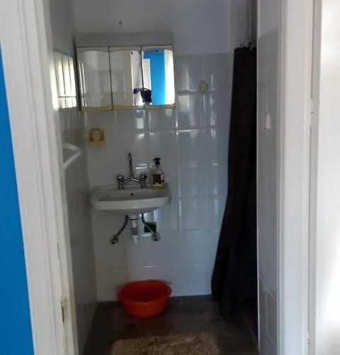 Hostel John Galouzis *