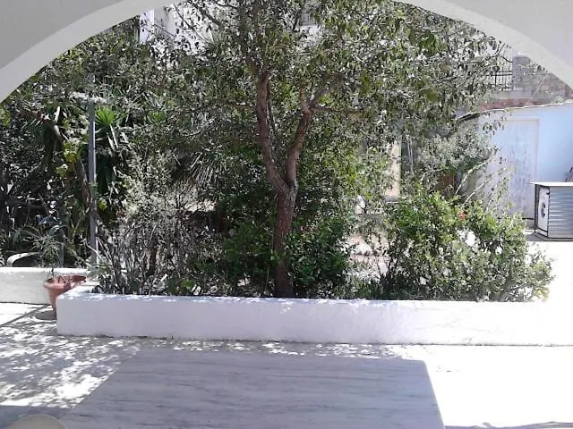 Hostel John Galouzis *