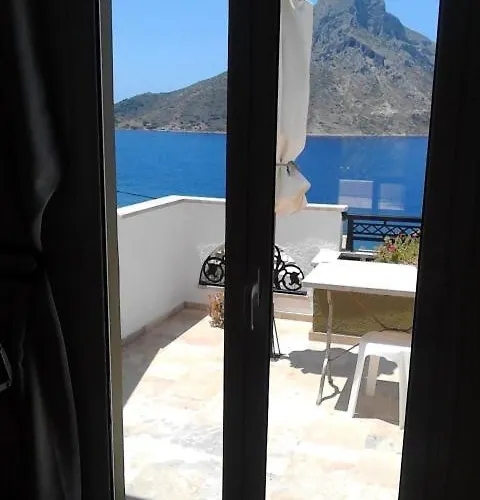 Hostel John Galouzis *