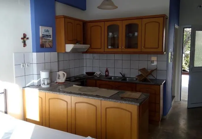 Hostel John Galouzis Myrties