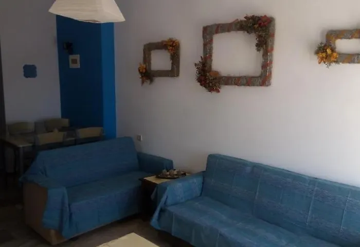 John Galouzis Hostel *