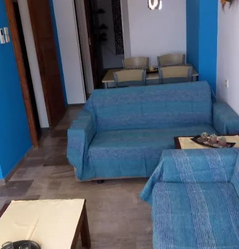 John Galouzis Hostel *