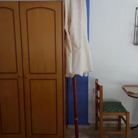 Hostel John Galouzis *