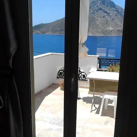 Hostel John Galouzis *