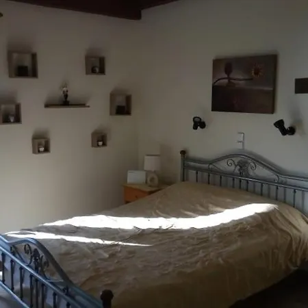 John Galouzis Hostel *
