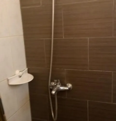 Hostel John Galouzis Mirtiész