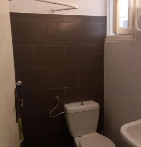 Hostel John Galouzis