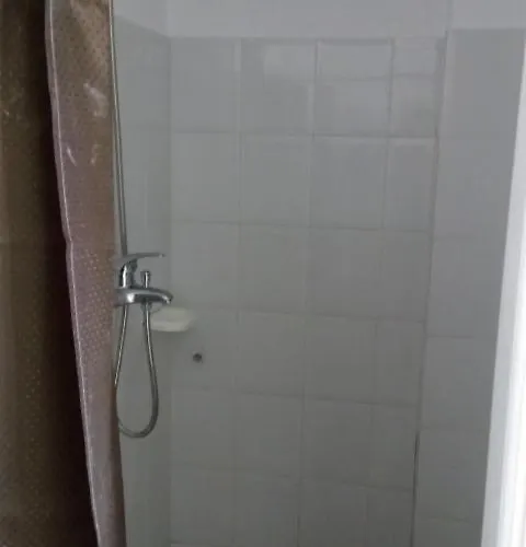 John Galouzis Hostel *