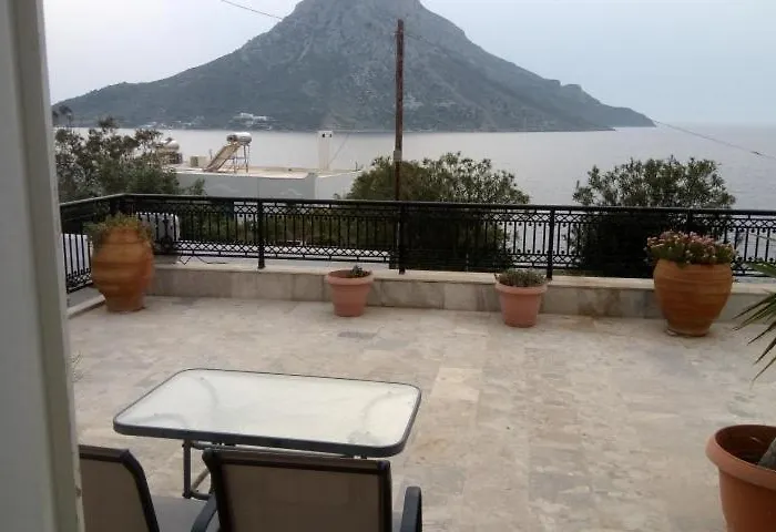 John Galouzis * Mirtiész