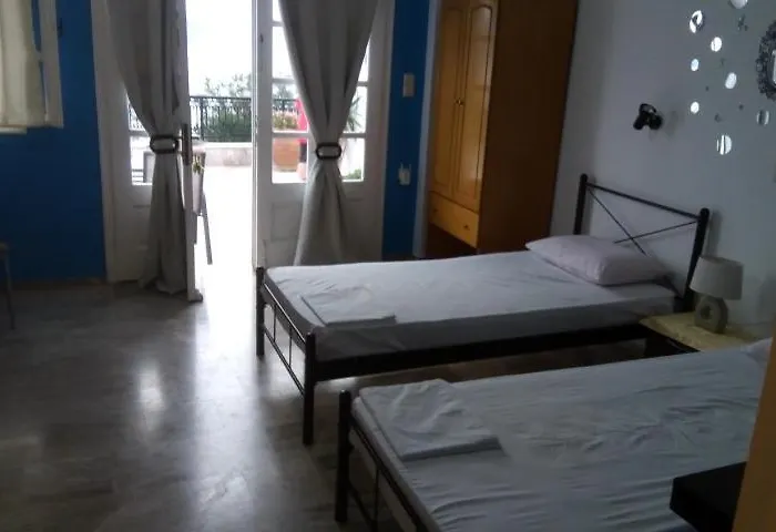 Hostel John Galouzis Mirtiész