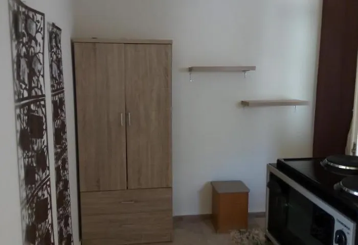 Hostel John Galouzis *