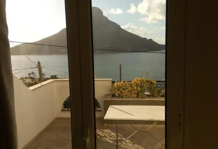 John Galouzis * Mirtiész