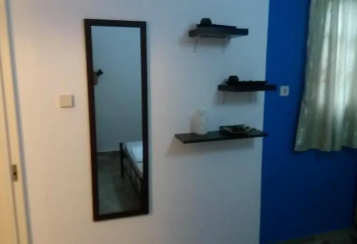 Hostel John Galouzis Mirtiész